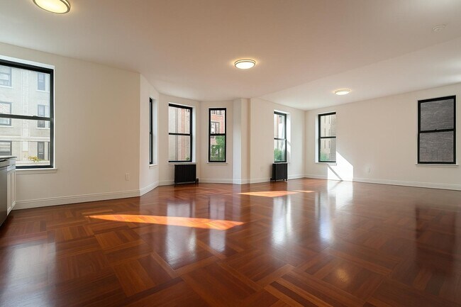 Building Photo - 601 W 137th St