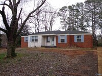 Building Photo - 4408 NW Kenwood Dr