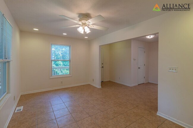 Building Photo - 1404 Legore Ln