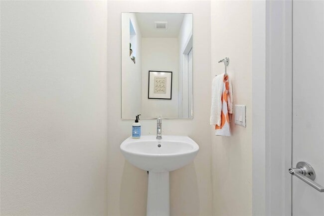 Building Photo - 3109 Aldwyche Dr