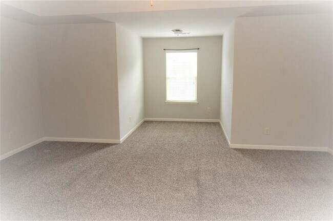 Building Photo - 681 Mimosa Way
