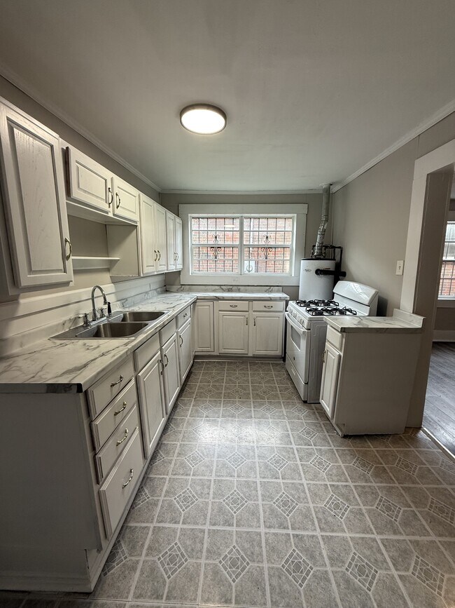 Building Photo - 1317 11th St N