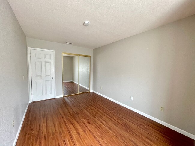 Building Photo - 1951 Devonshire Dr