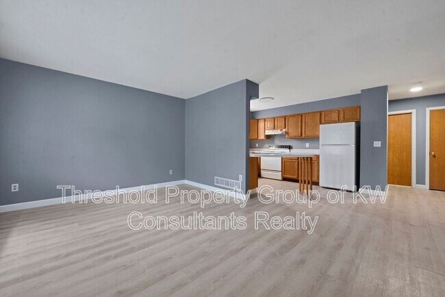 Building Photo - 5809-5811 Pepperwood Court