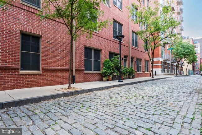 Building Photo - 133 N Bread St