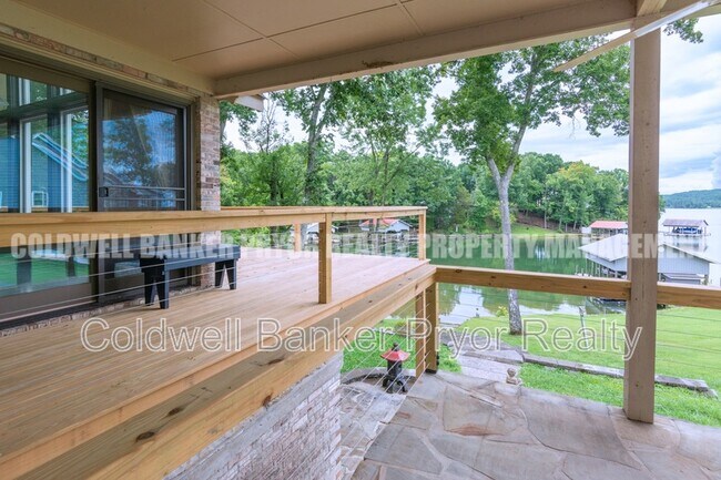 Building Photo - 165 Lakeshore Ct