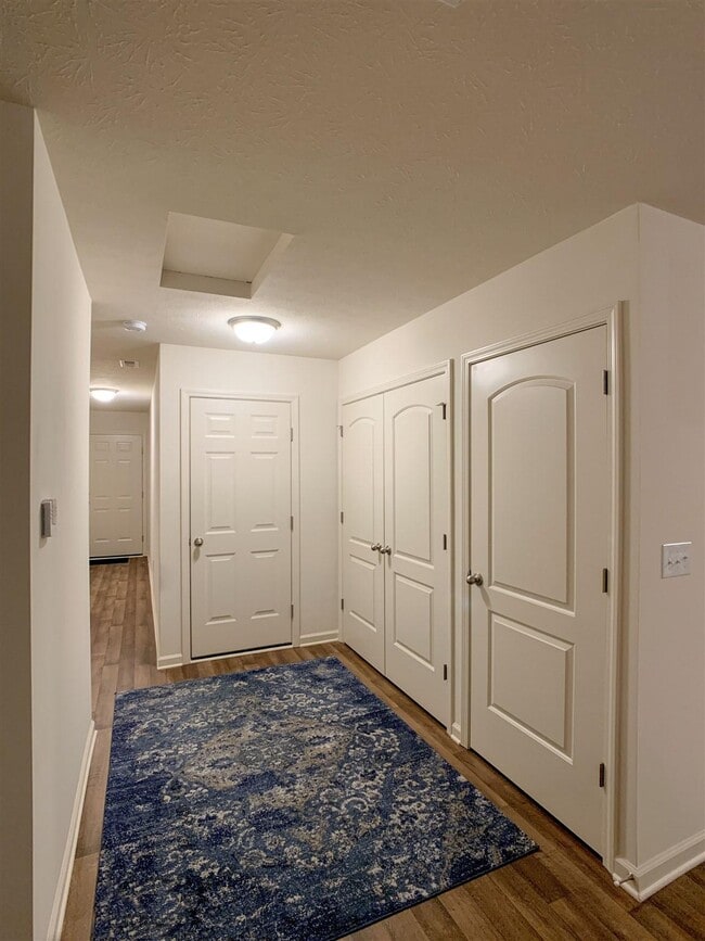 Building Photo - 391 Ariel Dr