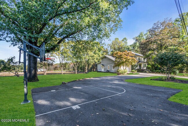 Building Photo - 17 Woods End Rd