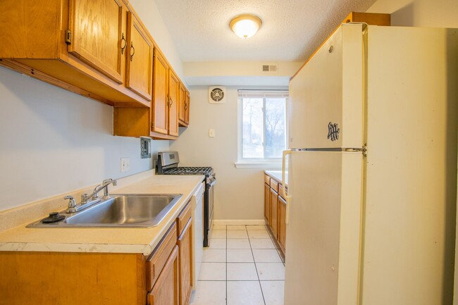 Building Photo - Lovely 2 BR/1 BA Apartment in Barry Farms!