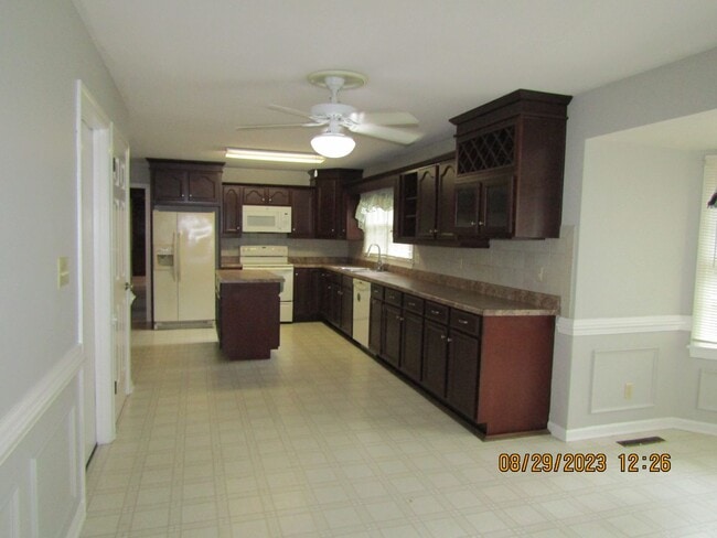 Building Photo - Bellamy Estates