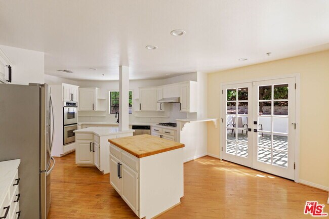 Building Photo - 5237 San Feliciano Dr