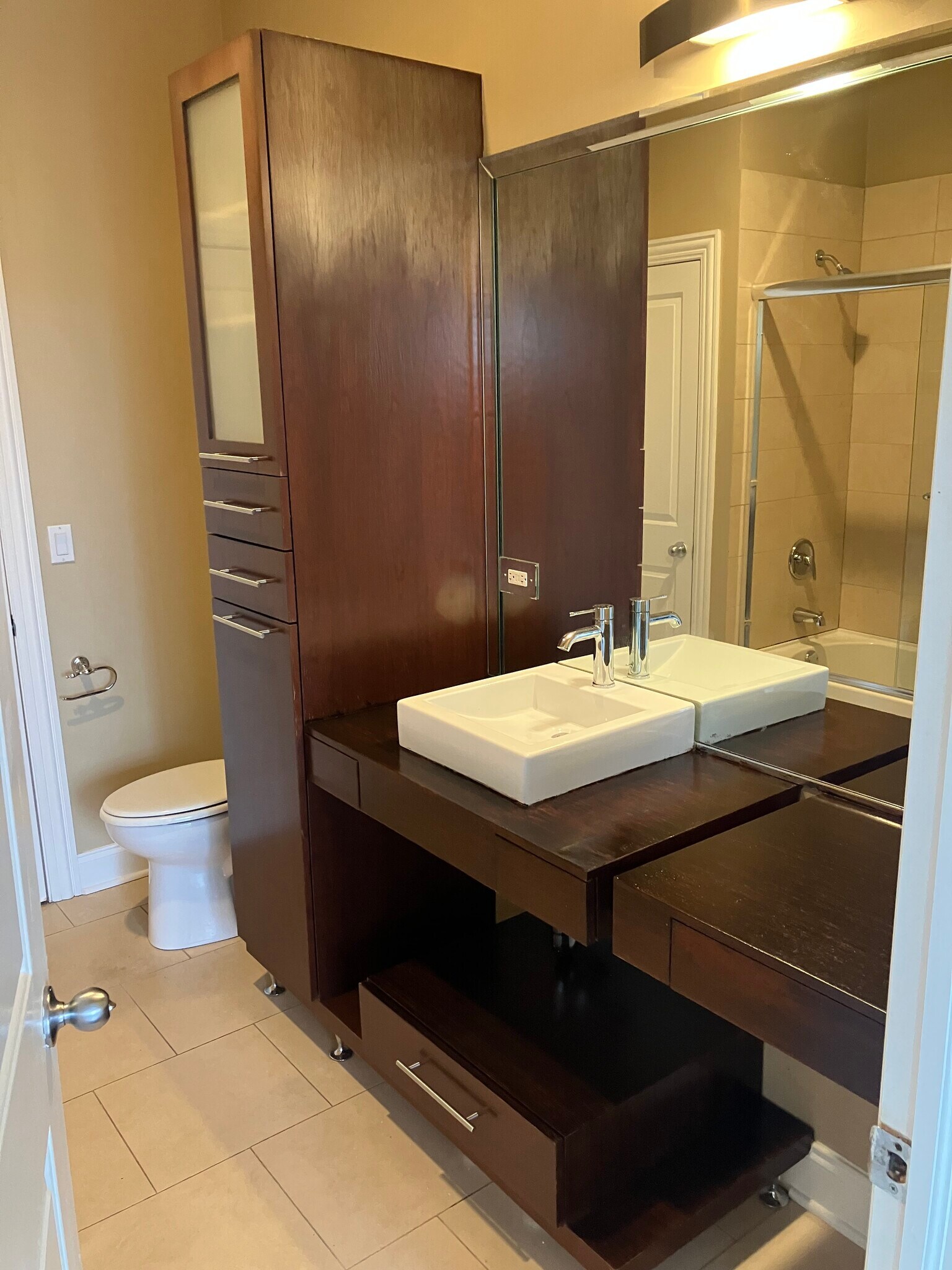 Bathroom - 2325 W Huron St