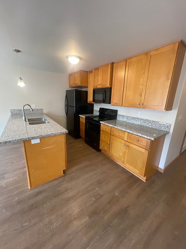 Building Photo - 2 Bedroom in Lebanon with Garage and backy...