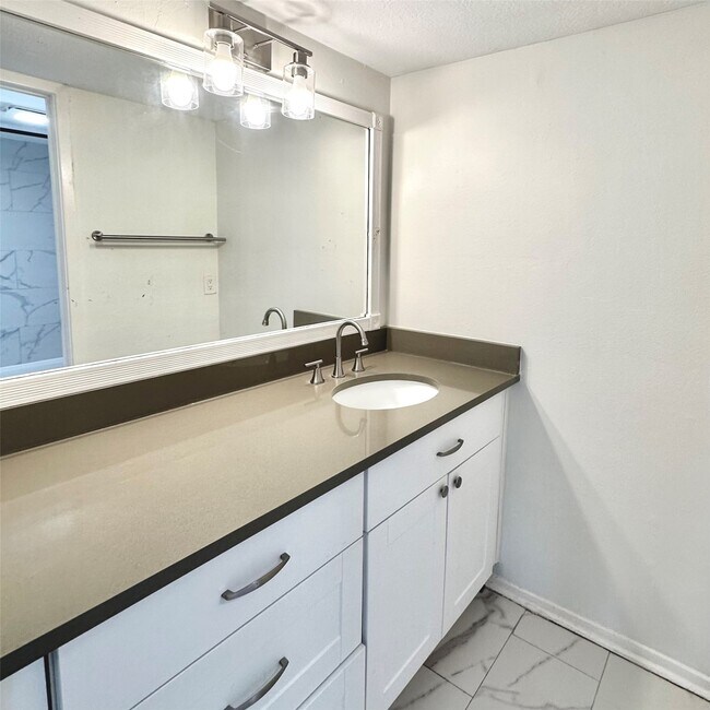 Building Photo - 3803 Black Cricket Ct