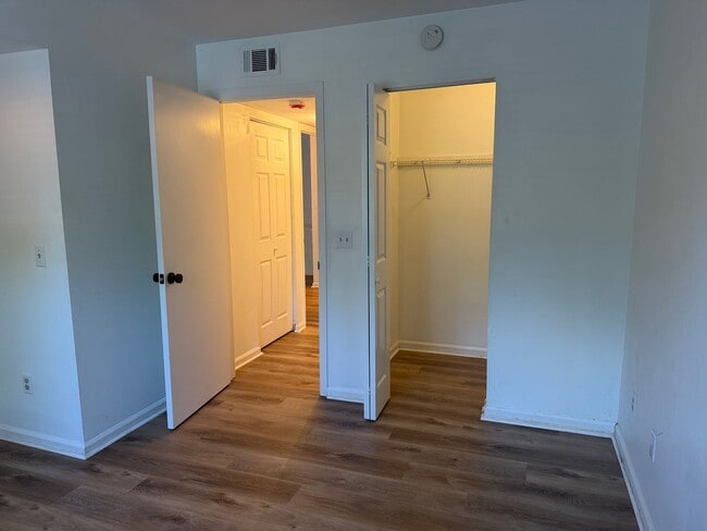 Building Photo - Updated First Floor Forest Cove Condo- Bike to the Beach!