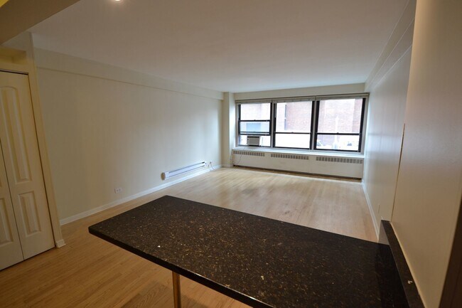 Building Photo - 4180 N Marine Dr