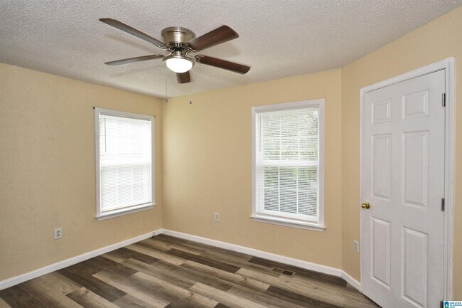 Building Photo - 1721 Maralyn Dr