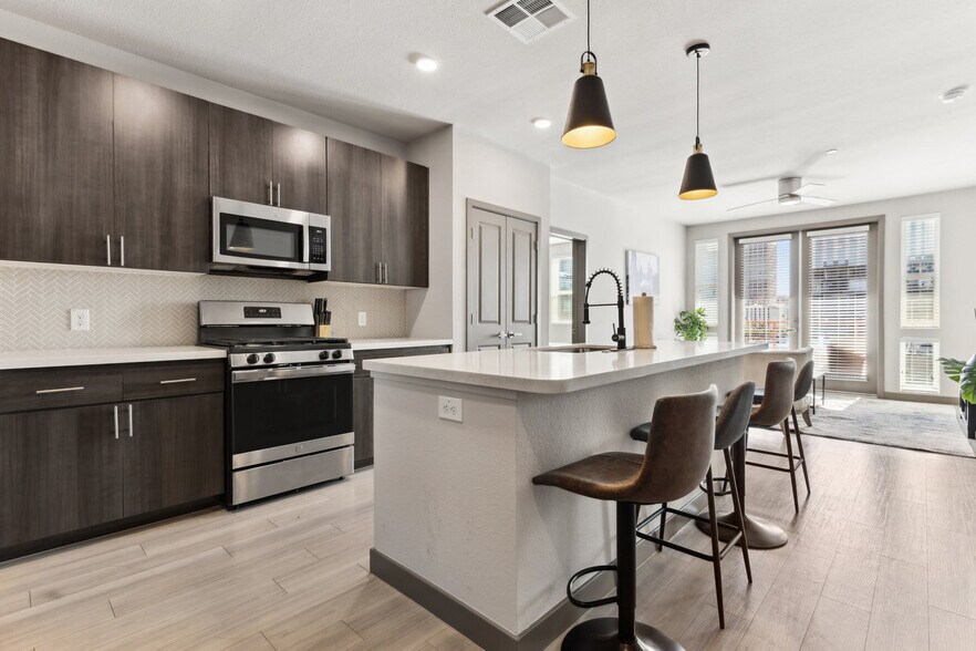 Building Photo - 400 N 2nd Ave