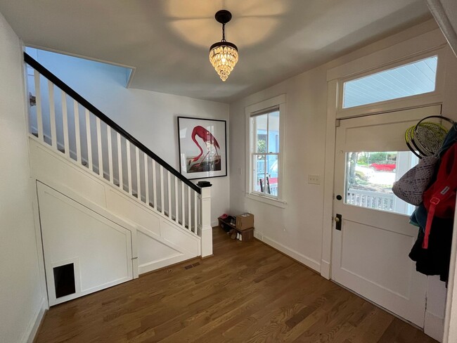 Building Photo - Incredible 3BD, 2.5BA House in Boylan Heig...