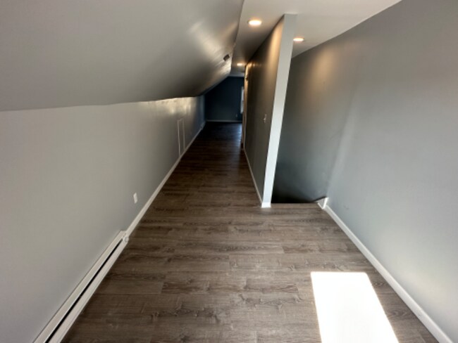 Building Photo - 618 Gibbons St