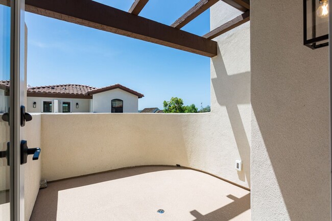 Building Photo - 2610-2612 Juan Street