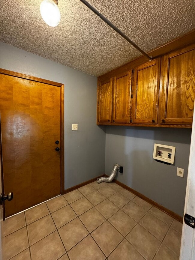 Building Photo - 1729 Tallwood Dr