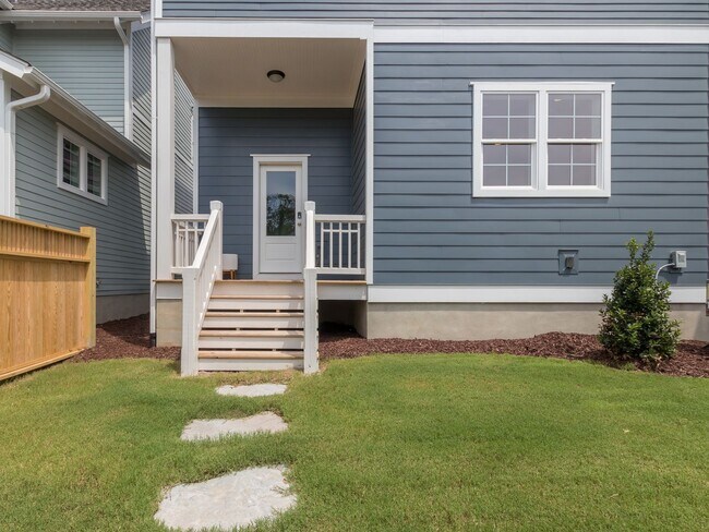 Building Photo - WOW!! One of the best Locations in one of the most desired neighborhoods