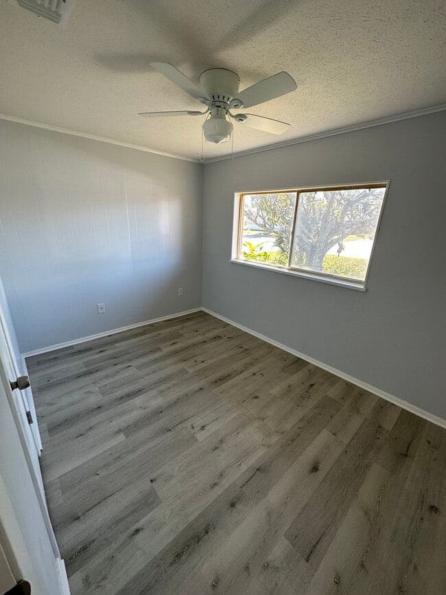 Building Photo - 2 Bedroom, 1 Bath