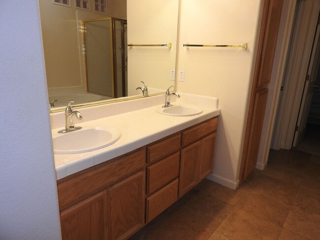 Building Photo - Beautiful Granite Bay Home in Gated Community