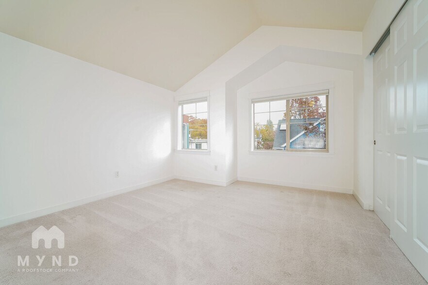 Building Photo - 314 25th Ave S