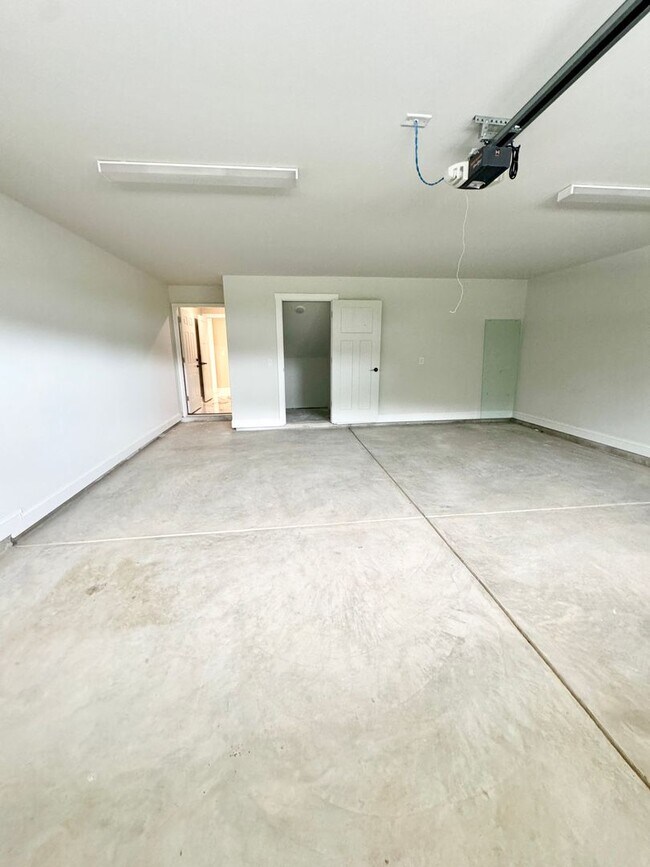 Building Photo - Beautiful 4 Bedroom, 3 Bath home located in Myrtle Grove Plantation!