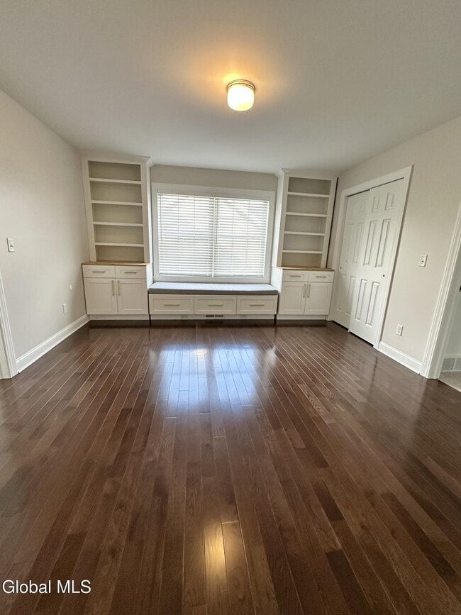 Building Photo - 10 Cypress St