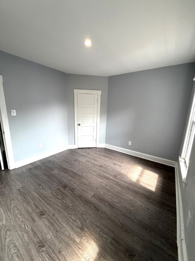 Building Photo - 142 Fairground Ave