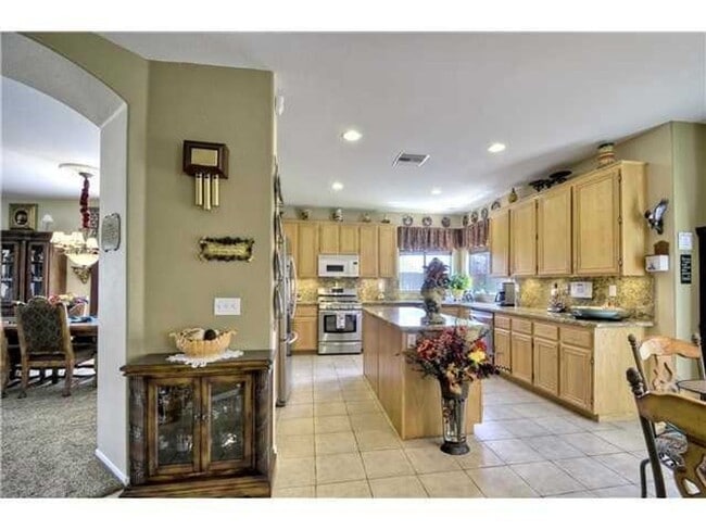 Building Photo - Welcoming Home with Solar and Great Locati...