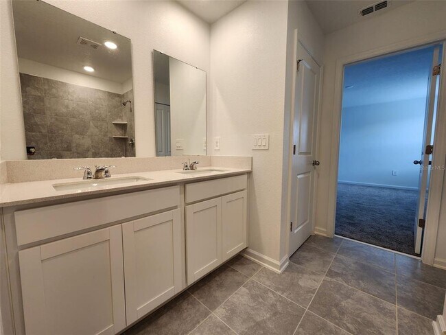 Building Photo - 1622 Reservoir Pl