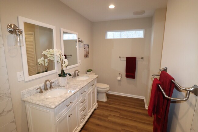 Marble counter top - 2808 Daytona Dr