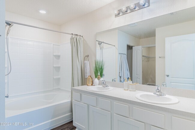 Building Photo - 3474 Cliffside Way