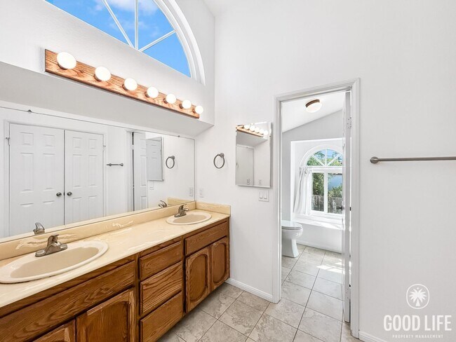 Building Photo - Great 2B/2.5BA Townhome in Kensington!