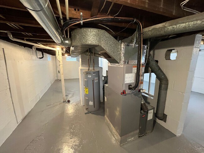Building Photo - **REMODELED 2-BEDROOM HOUSE IN NORTH COLUMBUS!!**