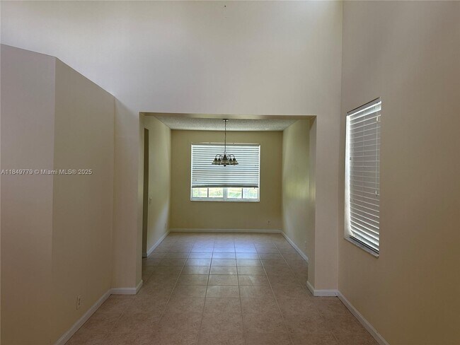 Building Photo - 4383 Laurel Ridge Cir