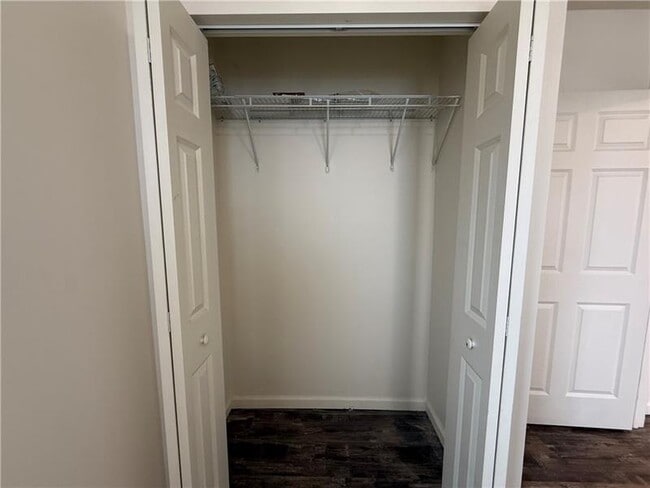 Building Photo - 570 Kendall Ave