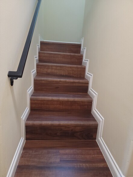 Building Photo - 1719 W 39th Pl