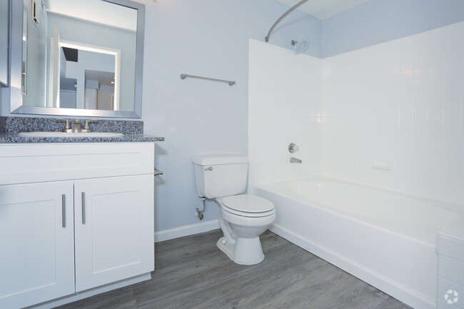 1BR, 1BA - 708 SF Renovated Bathroom - Flamingo Chateau