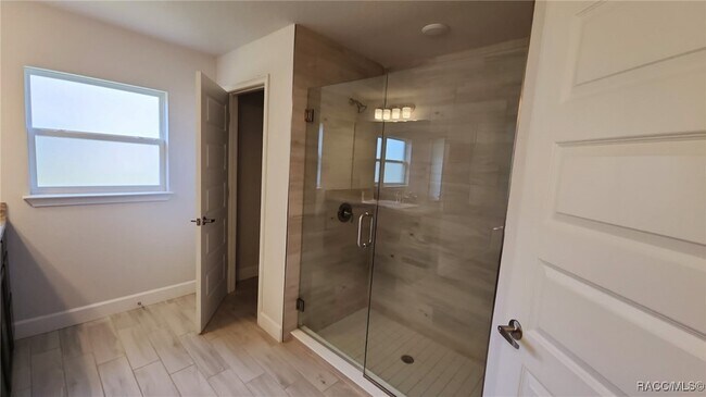 Building Photo - 23 Lone Pine St