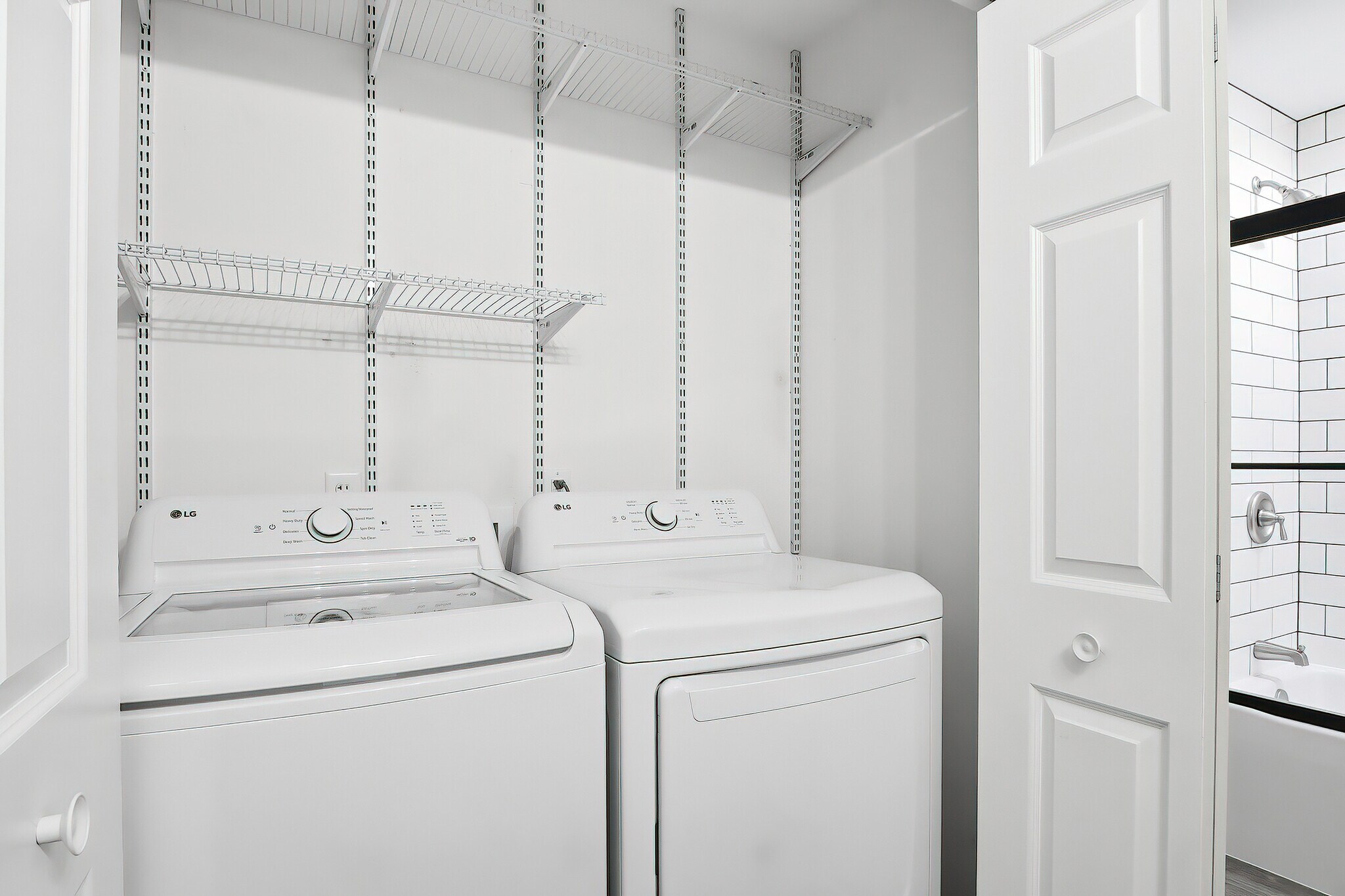 Building Photo - 6582 Lakeside Rd