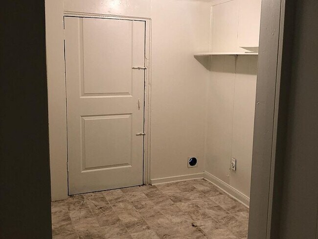 Building Photo - 1107 Iceman St