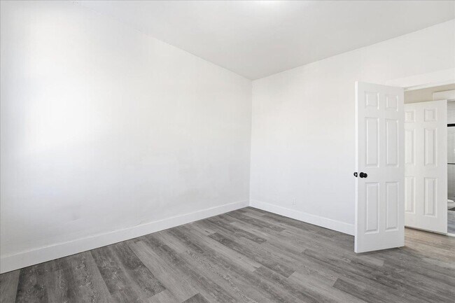 Building Photo - 117 Corbin Ave