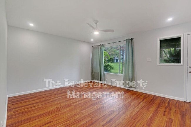 Building Photo - 995 Awaawaanoa Pl