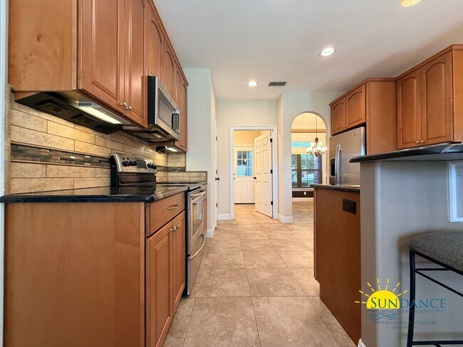 Building Photo - 213 Golf Course Dr