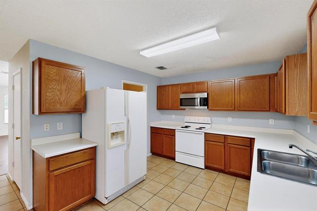 Building Photo - 2316 White Oak Dr